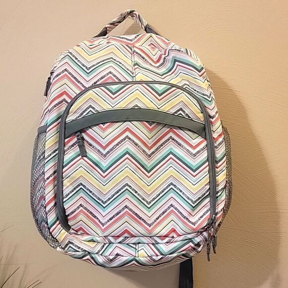 𝅺THIRTY-ONE PARTY PUNCH CHEVRON DIAPER CAMERA SLING BACK BAG - Picture 1 of 14